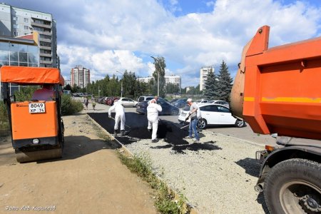 Восстановлено асфальтовое покрытие тротуара у ТРЦ «Фестиваль»