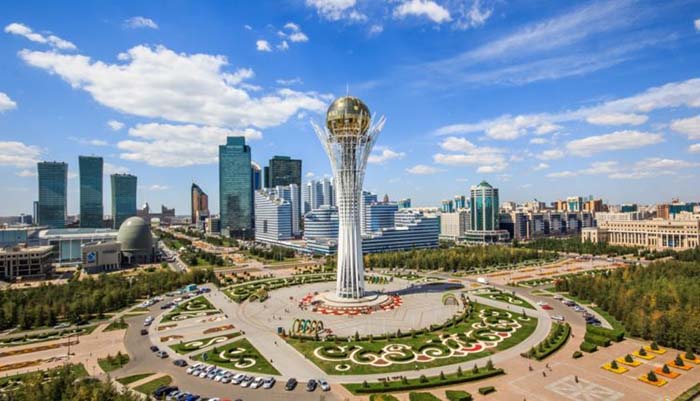Парламент Казахстана одобрил переименование столицы республики в честь Назарбаева