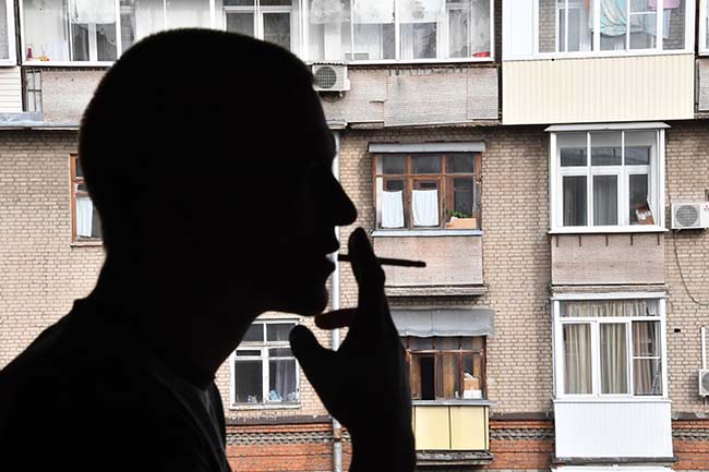 Власти подтвердили запрет курения на балконах