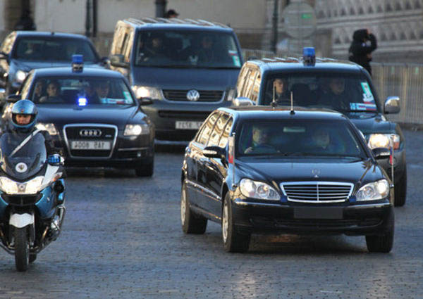 Машина службы протокола Медведева сбила человека под Москвой