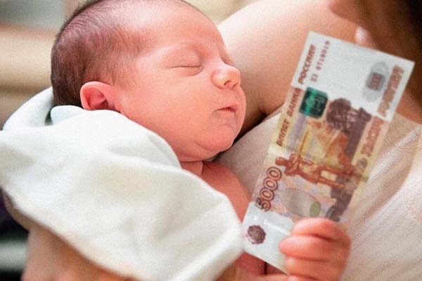 Путин подписал указ о выплате по пять тысяч рублей на детей до трёх лет