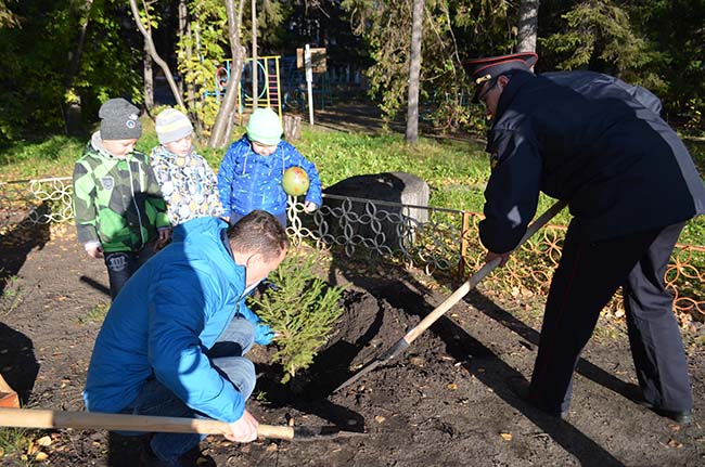 Полиция Озерска присоединилась к Всероссийской акции «Лес Победы»