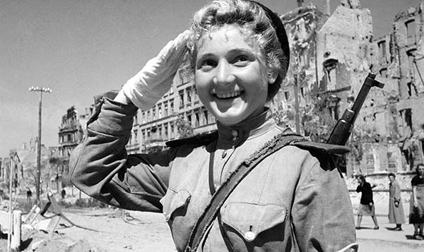 Знаменитая «Регулировщица Люся» из победного Берлина — жительница Челябинска