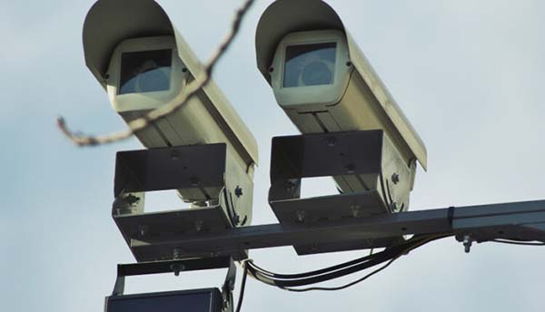 Дорожные камеры в России начнут обнаруживать автомобили с выключенными фарами