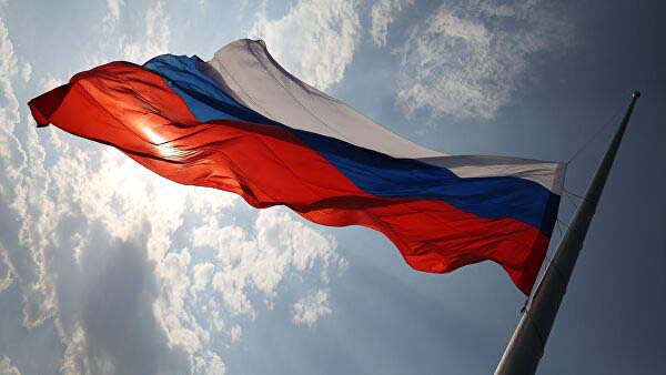 Путин поддержал идею поднимать в школах государственный флаг каждый день