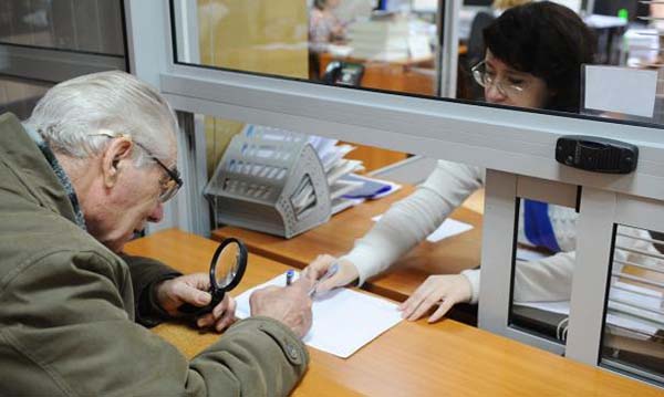 Пенсионерам пообещали выплатить по 6400 рублей