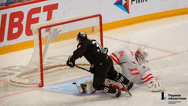 Хоккейный клуб «Трактор» прервал серию поражений победой над «Спартаком»
