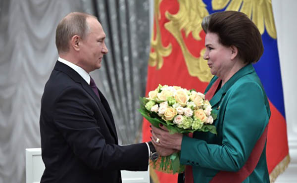 Путин наградил орденом Валентину Терешкову