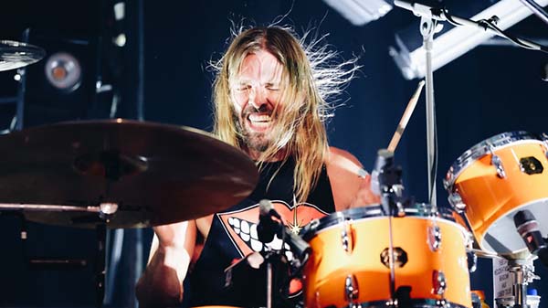 Во время турне скончался барабанщик Foo Fighters Тейлор Хокинс (ВИДЕО)