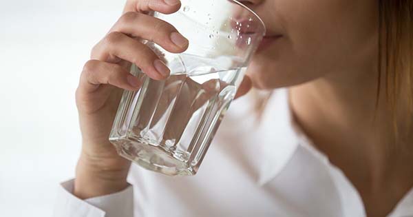 Врач-терапевт назвала норму употребления воды в день