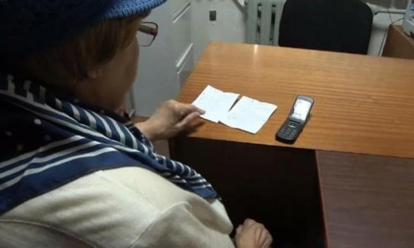 Полицейские разыскивают лжеоператора сотовой связи, похитившей у жительницы Озёрска 800 тысяч рублей
