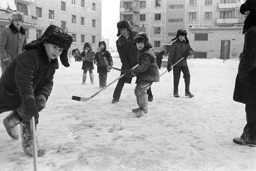 Помните, как во дворе с друзьями играли в хоккей?