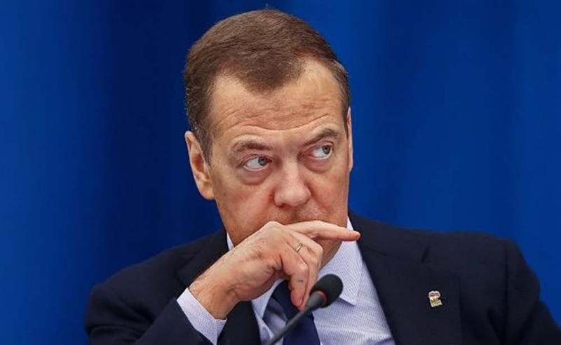 Медведев объявил Украину частью России
