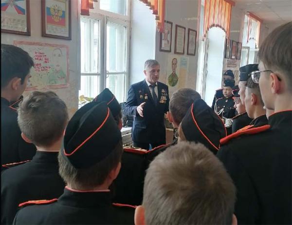 Депутат Дмитрий Карпинский  помогает воспитывать в подростках верность Родине