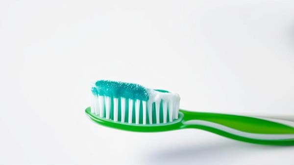 Это вещество в зубной пасте провоцирует дисбиоз полости рта